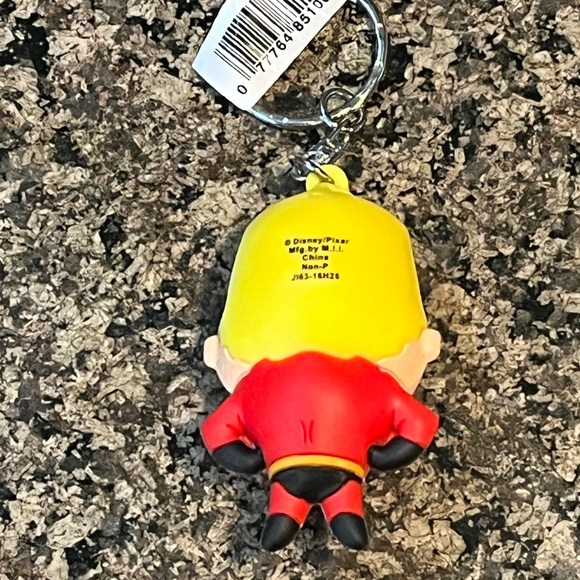 DISNEY The Incredibles Keychain!! BNWT - Picture 4 of 5